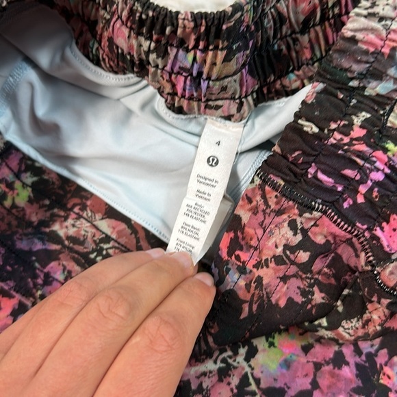 Lululemon Hotty Hot High-Rise Skirt *Long Stencil Blossom Red Multi / Sheer Blue - Picture 4 of 8